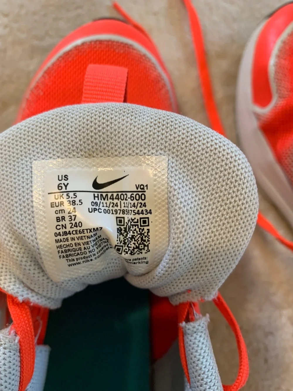 Nike Cosmic Runner GS Youth 6Y Bright Crimson Orange Running Shoes HM4402-600